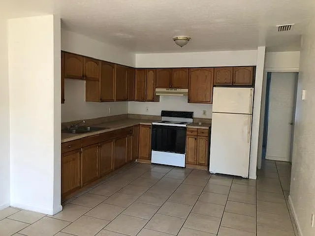 1204 E Yukon St #B — Photo 5