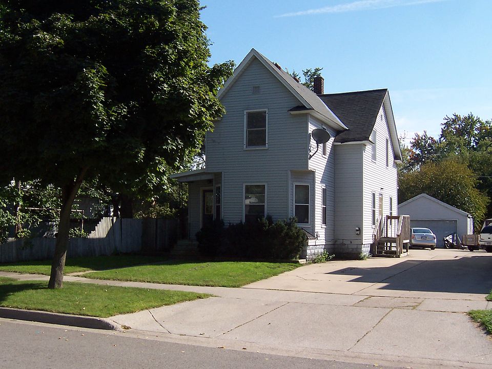 1st image of 52 E 18th St
