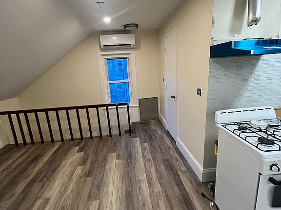 3rd image of 20 Fremont St Floor 3