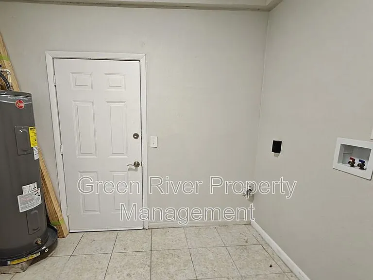 2138 W 17th St — Photo 15