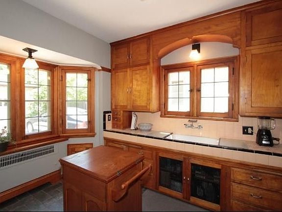 5th image of 4136 N Ardmore Ave