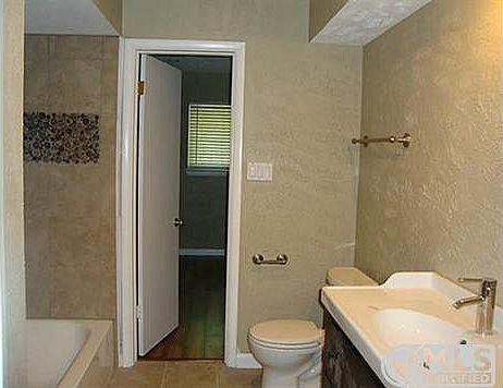 3rd image of 515 Parkwood Dr