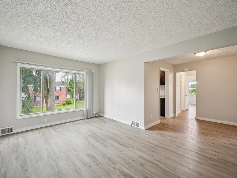 Franklin Village Apartments — Photo 9