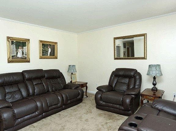 4th image of 3842 Habersham Dr