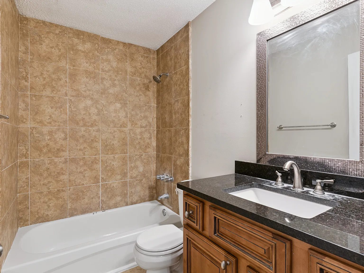 3 bed, 1200 sqft, $3,400 — Photo 3