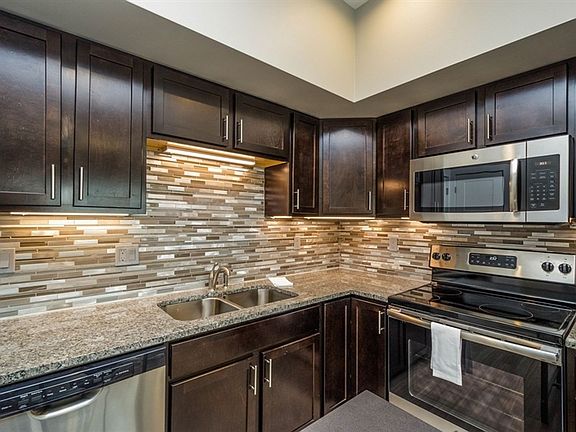 4th image of 317 2nd St SW #1B-1BA-625SQFT