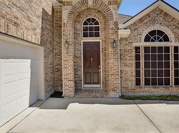 4th image of 323 Equine Ln