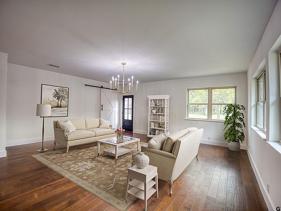 4th image of 515 Range Rd