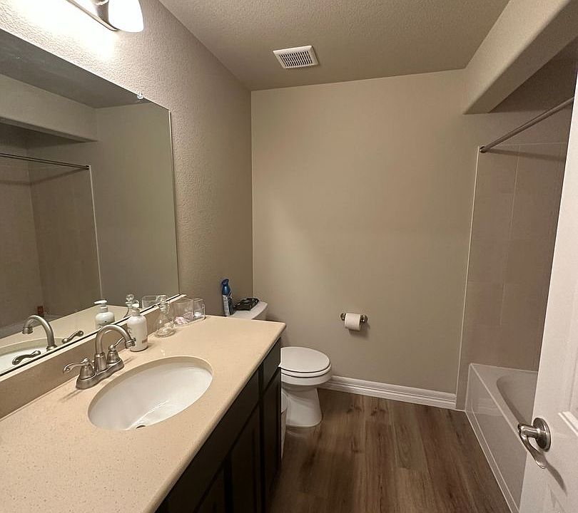 2nd image of 4946 Olympus Dr #4