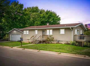 908 Spruce Dr, La Crescent, MN 55947