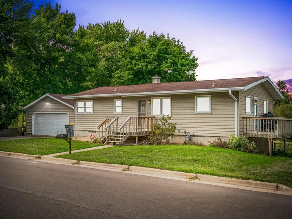 908 Spruce Dr, La Crescent, MN 55947