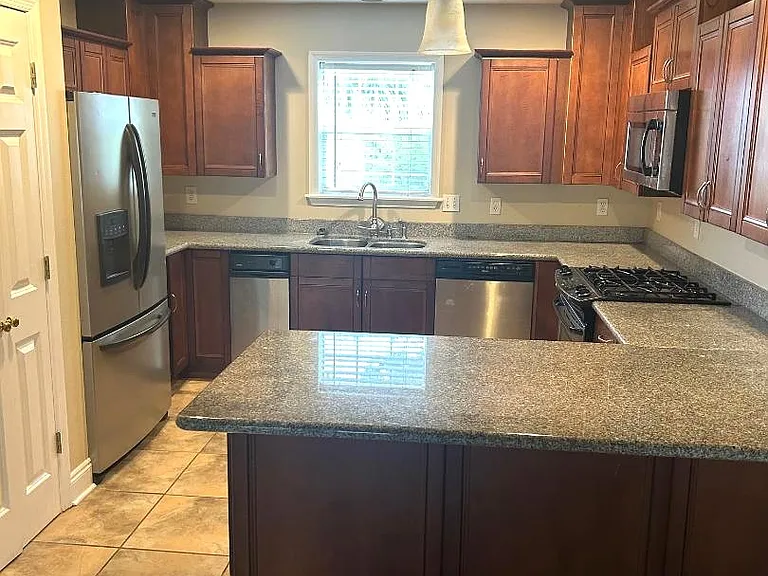 220 Church Ave #10 — Photo 4