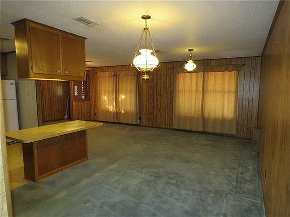 3rd image of 712 N Cummings Dr