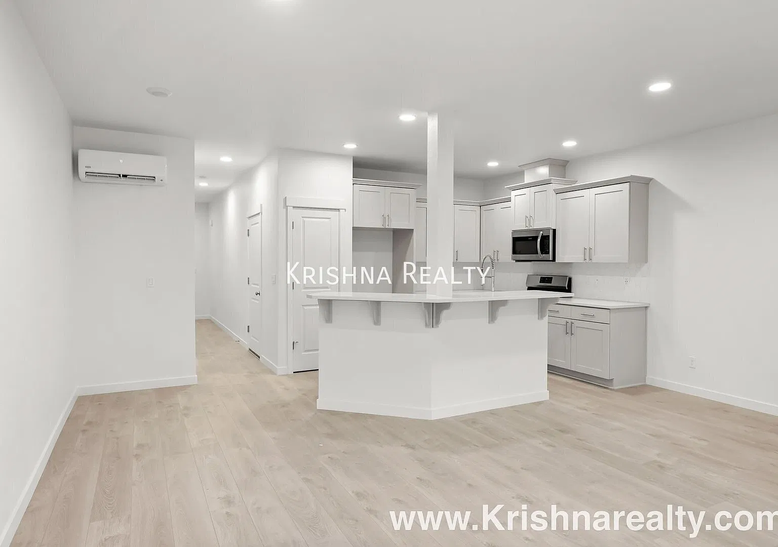 Beautiful Modern 2021 Built | 3bd| 2.5 Ba | Townhome In Laurel Woods Community! — Photo 3