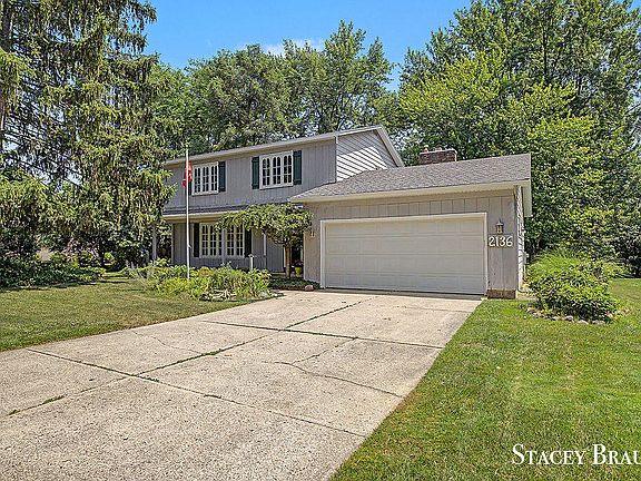 3rd image of 2136 Rolling Hills Dr SE
