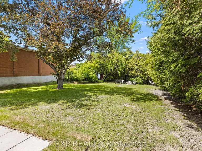 869 Maryland Ave — Photo 40