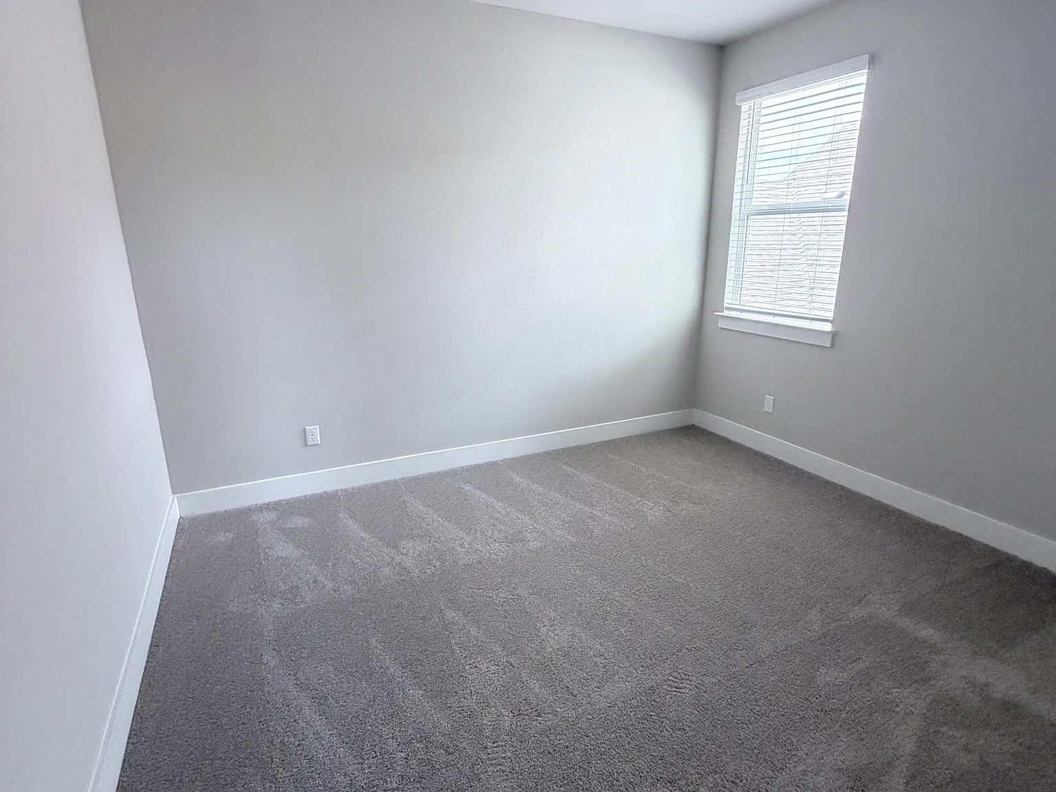 4 bed, 3.5 bath, 1921 sqft, $2,495 — Photo 4