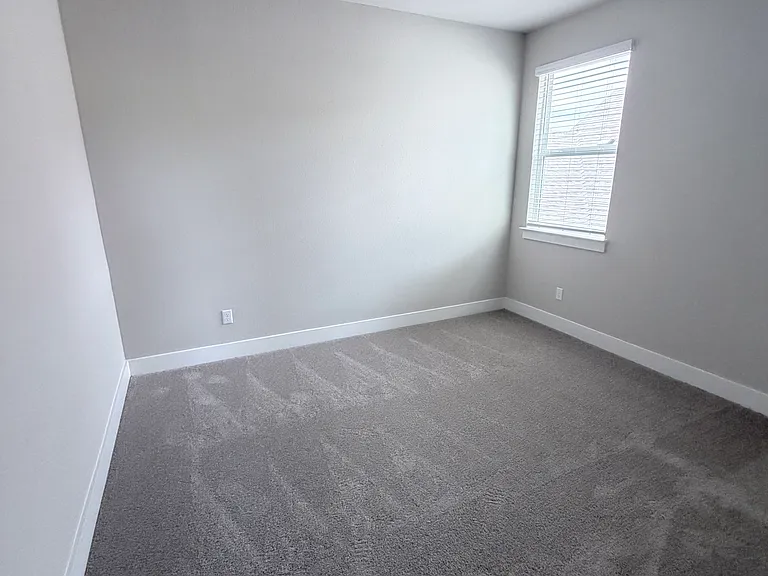 219 Pinnacle Ln — Photo 4