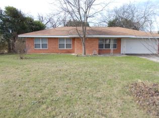 735 N Park St, Uvalde, TX 78801