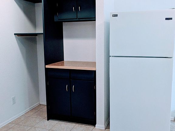 4th image of 455 Sandia Dr