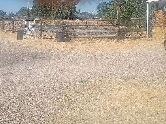 4th image of 5717 E Victory Rd
