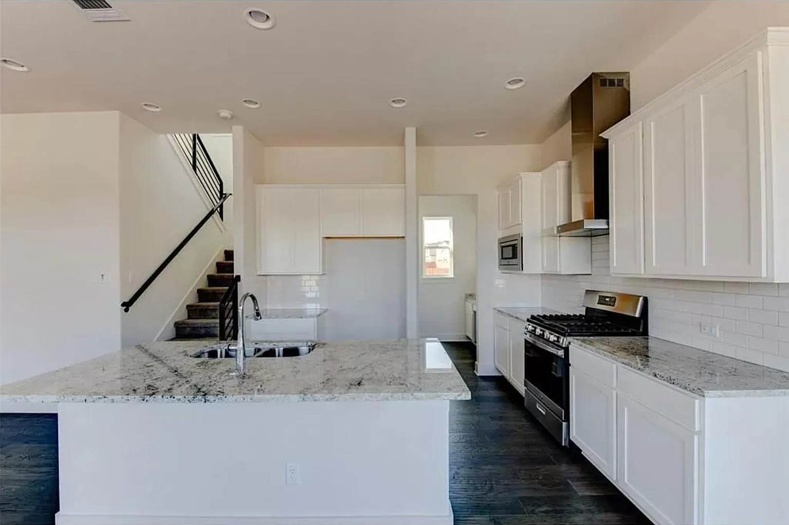1217 Westborough Ln — Photo 2