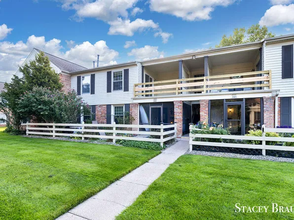 2530 Village Dr SE, Grand Rapids, MI 49506