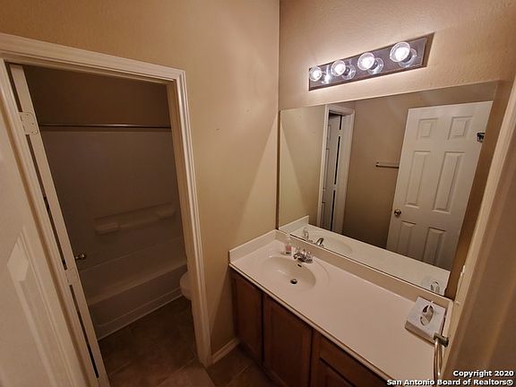 3rd image of 221 Turnberry Dr