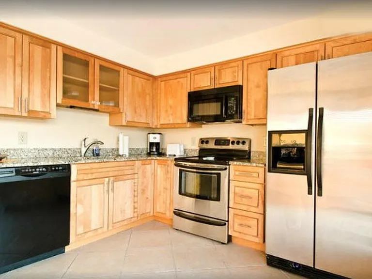 22 Oceanside Pl — Photo 1