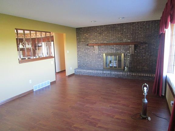 2nd image of 2402 Bay City Forestville Rd