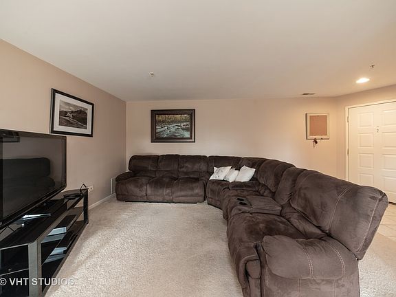 4th image of 706 W 63rd St Unit 203