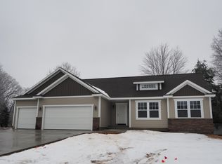 2771 Spring Green Dr, Fruitport, MI 49415