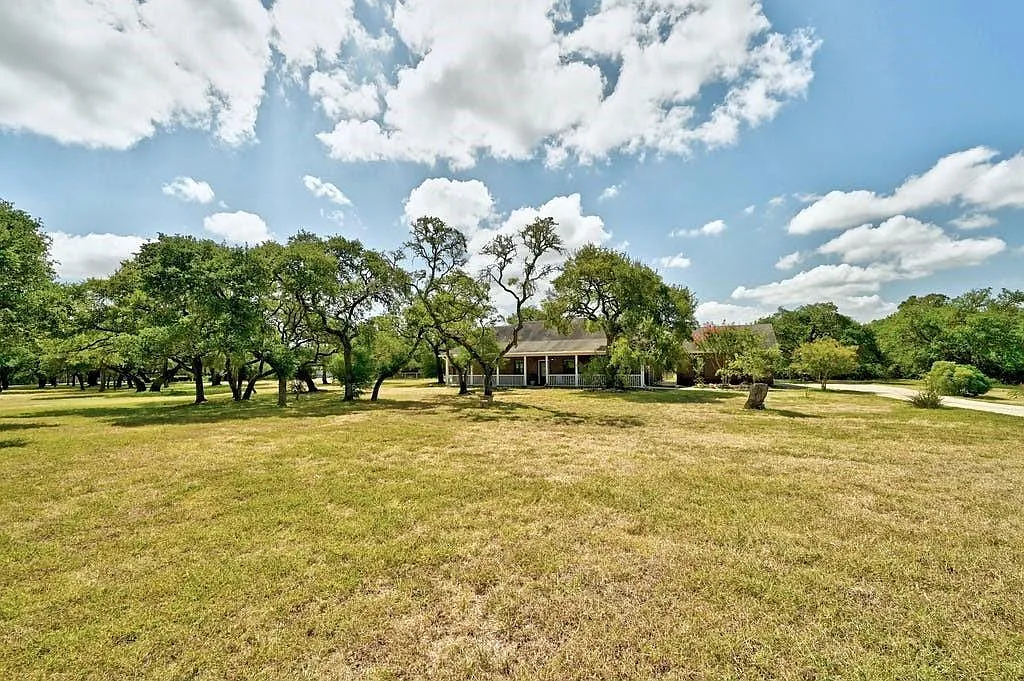 4 bed, 3.0 bath, 2206 sqft, $3,350 — Photo 3