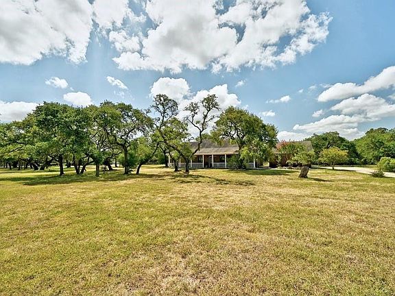 3rd image of 200 Oak Hollow Ln