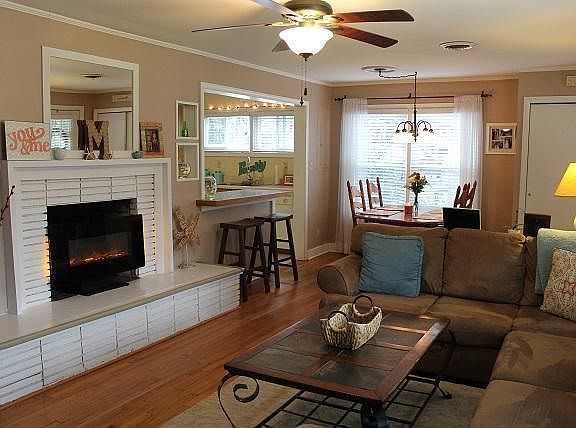 411 SS Living Room 2