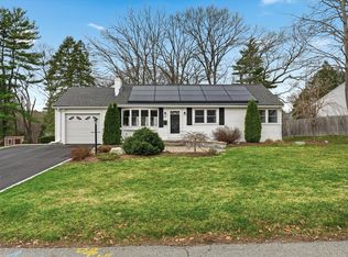 223 Edgewater Dr, Framingham, MA 01702