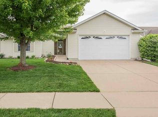 14 Madison Cir, Davenport, IA