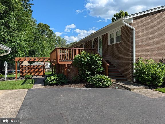 3rd image of 8705 Woodfield Ct