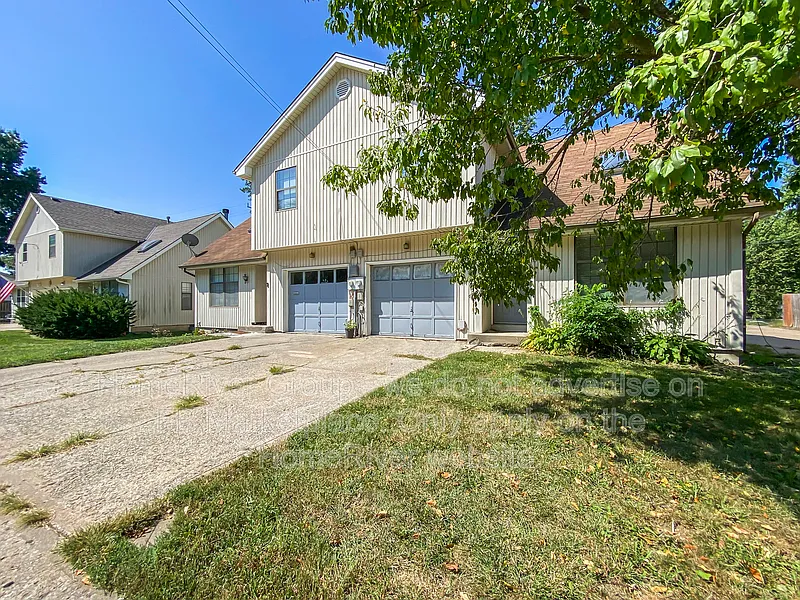 3 bed, 2.0 bath, 1375 sqft, $1,425 — Photo 2