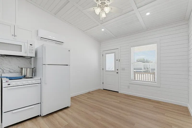 1 bed, 1.0 bath, 364 sqft, $975 — Photo 4
