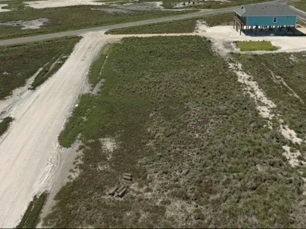 619 W Castle Oak Ln, Rockport, TX 78382