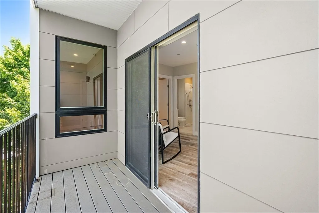 1 bed, 1.0 bath, 499 sqft, $3,225 — Photo 3