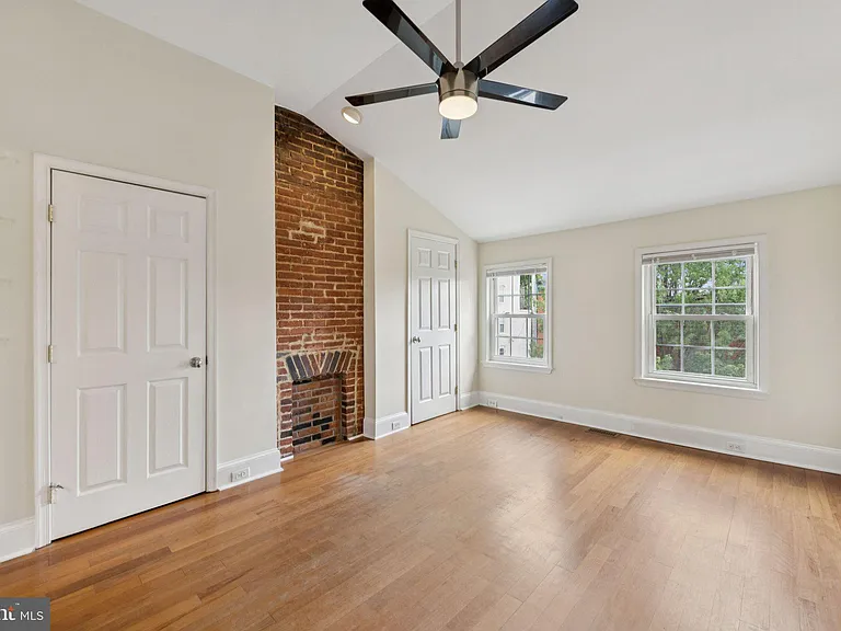 1814 E Pratt St — Photo 22