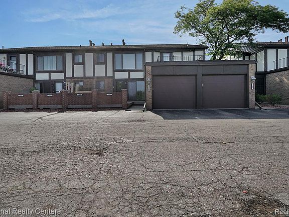 3rd image of 206 Country Club Dr