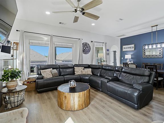 5th image of 305 Lightcliff St