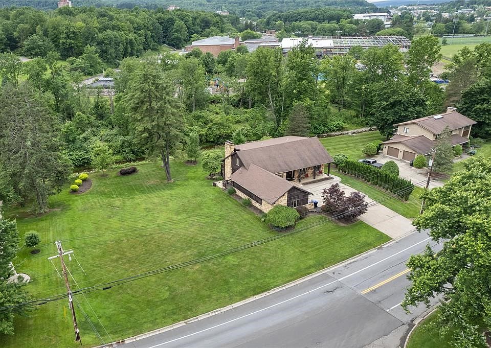 2nd image of 202 Murray Hill Rd