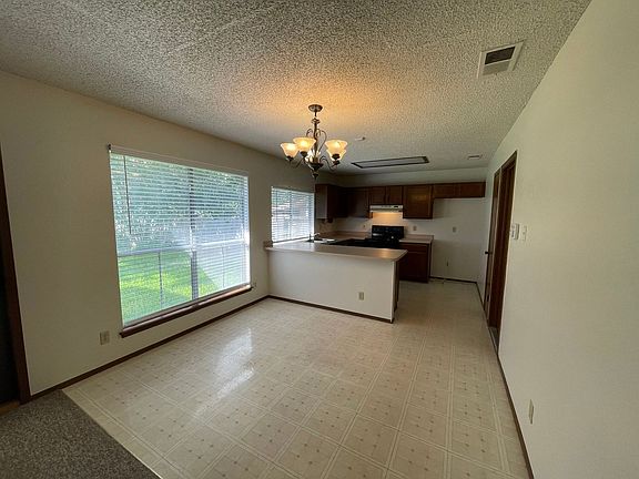 3rd image of 13927 Mission Valley