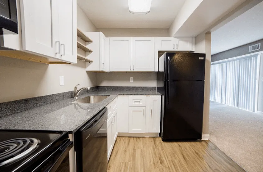 7 Pointe Apartments — Photo 2