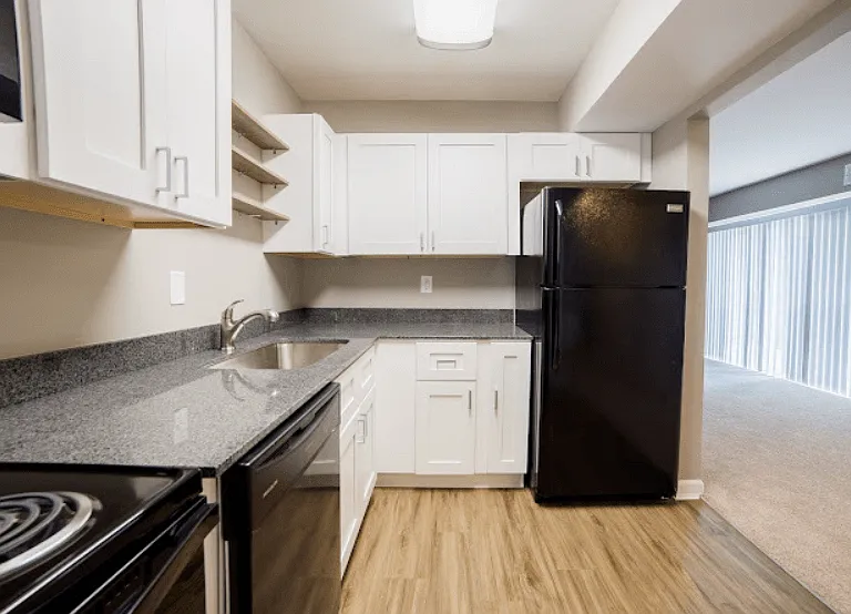 7 Pointe Apartments — Photo 2