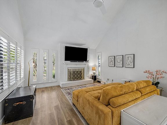 4th image of 1 Sandlily Ct